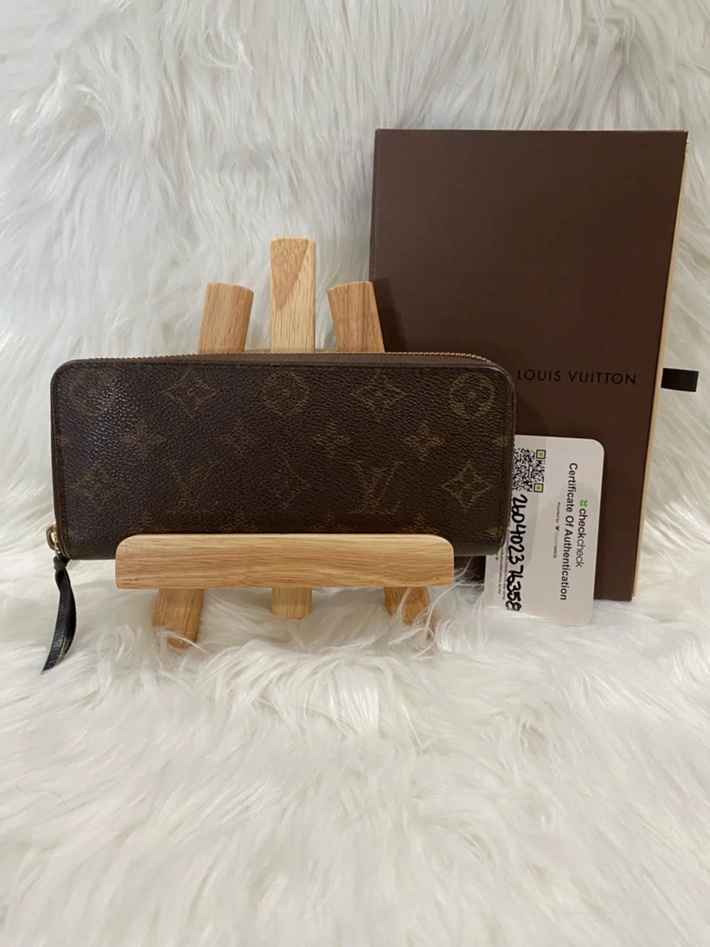 Louis Vuitton Monogram Canvas Zip-Around Wallet w GORGEOUS interior